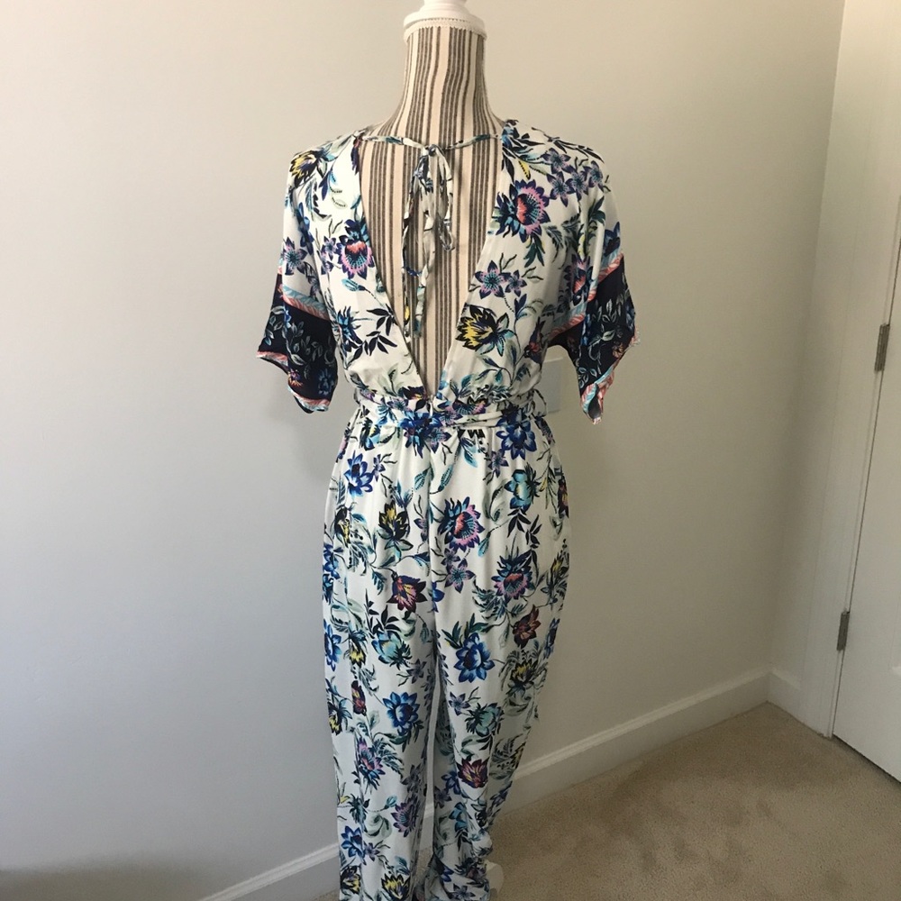 Women’s Off White Floral Jumpsuit - Picture 6 of 8